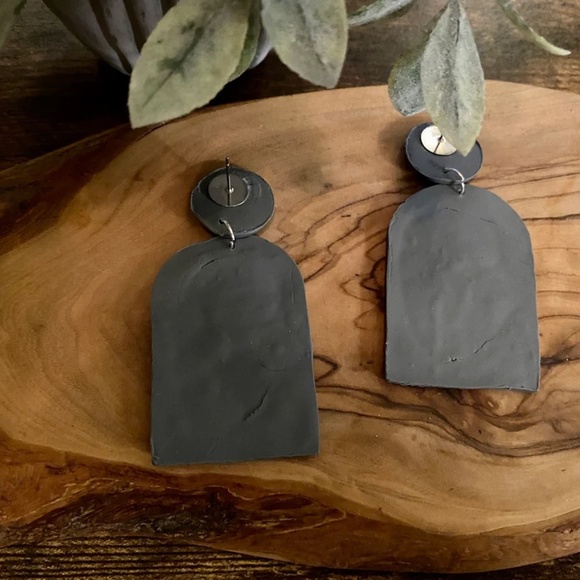 Handmade Clay Earrings | Face Outline Statue | Solid Grey | Push Backs - Picture 2 of 11